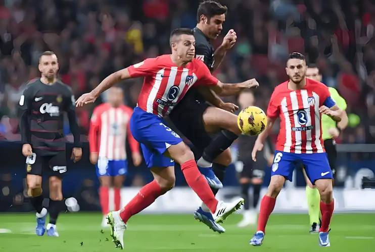 西甲保级战焦点对决，马洛卡主场迎战埃尔切，双方均面临伤病与战力不足，战意高昂，悬念十足。